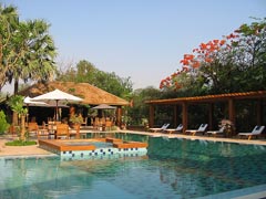 piscine  treasure hotel à bagan