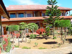 photo golden cave hotel  à Pindaya au Myanmar