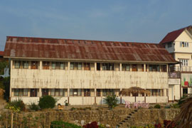 hotel kyaikto rocher d'or old building