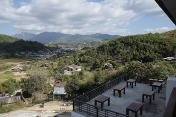 vue depuis le balcon kingbridge hotel mogok