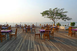 moulmein attran terrasse  hotel myanmar
