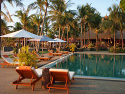 piscine aureum hotel ngwe saung birmanie