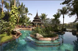 pool hotel kandawgyi yangon