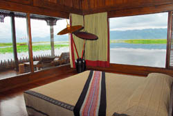 royal villa inle resort hotel