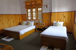 superior room honey pine kalaw