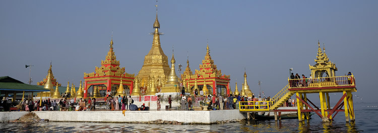 Pgoda en el lago Indawgyi  Estado Kachin - Myanmar