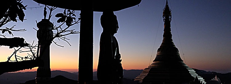 Atardecer desde la págoda Daw Nan Gyi en Mogok - Birmania