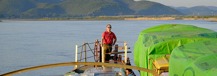 Travesa del ro Irrawaddy en ferry para Khata - Birmania