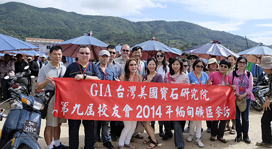 Los ancianos del GIA (instituto americano de Gemología) de Taiwan. 
Mercado centrál de Mogok
