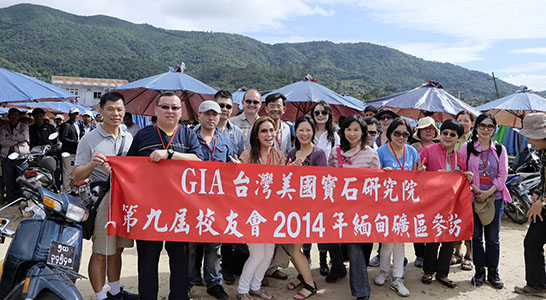 Los ancianos del GIA (instituto americano de Gemologa) de Taiwan. 
Mercado centrl de Mogok
