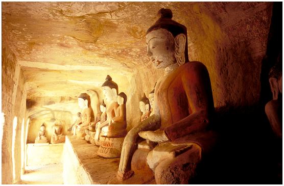 Statues de Bouddha, grottes de Hpo Win Daung, Myanmar (Birmanie)