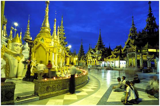 pagoda shewdagon Yangon Myanmar