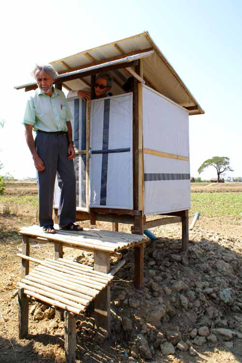 toilette construite par partenaire