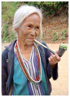 femme chin fumant pipe region de mindat