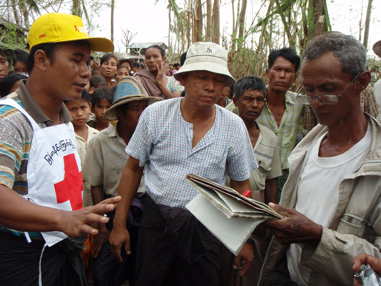 liste de distribution dans le village de Nyaung Pin thar