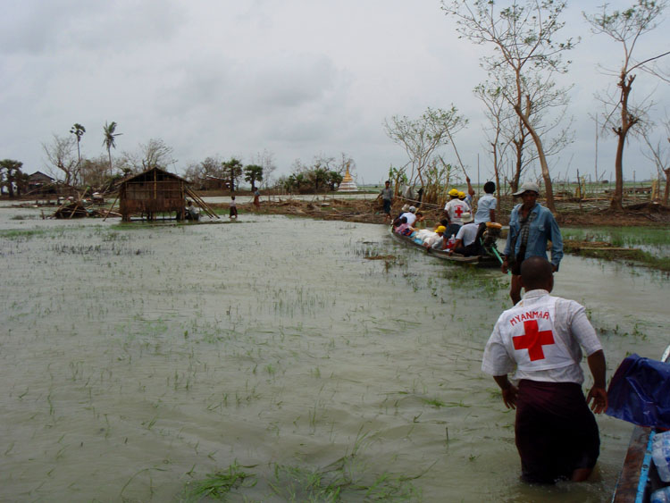 arrivée dans un village isolé par les eaux