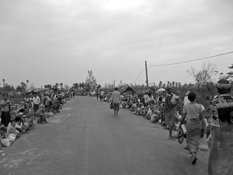 people waiting for food