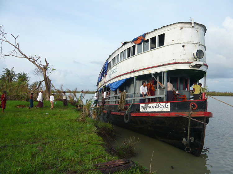 notre bateau dans le delta