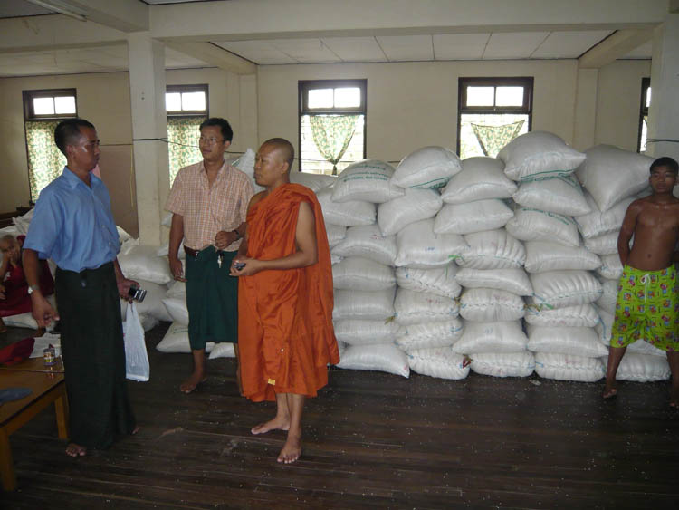 stockage du riz au monastre