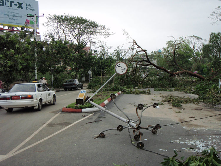 photo cyclone nargis 4 mai route barrée parc kandawgyi