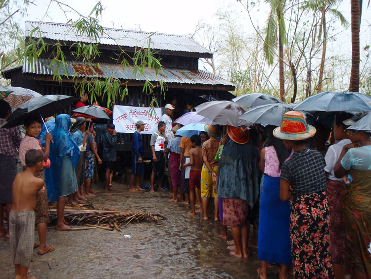 distribution nourriture à khungyangone