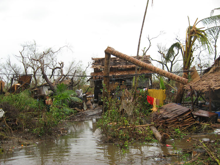 maison detruite route de taung chaung