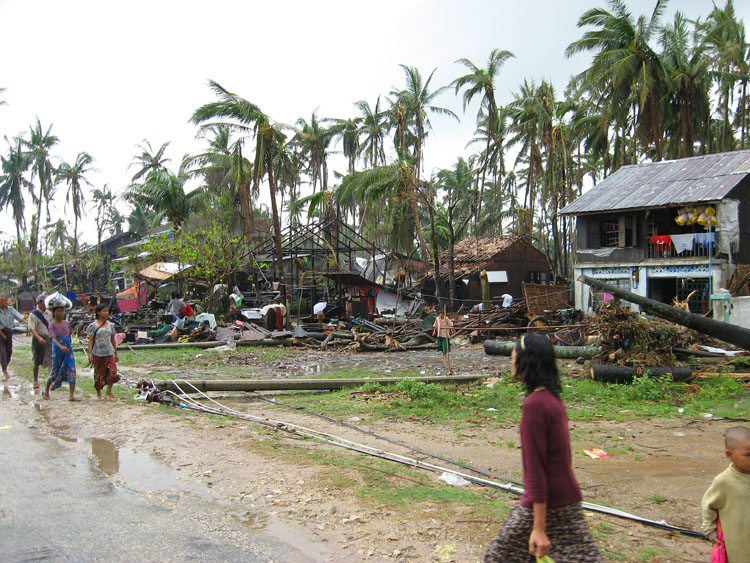 maison detruite route de taung chaung