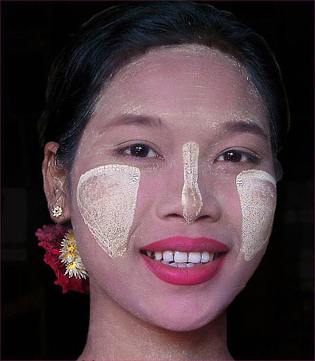 femme birmane avec tanaka
