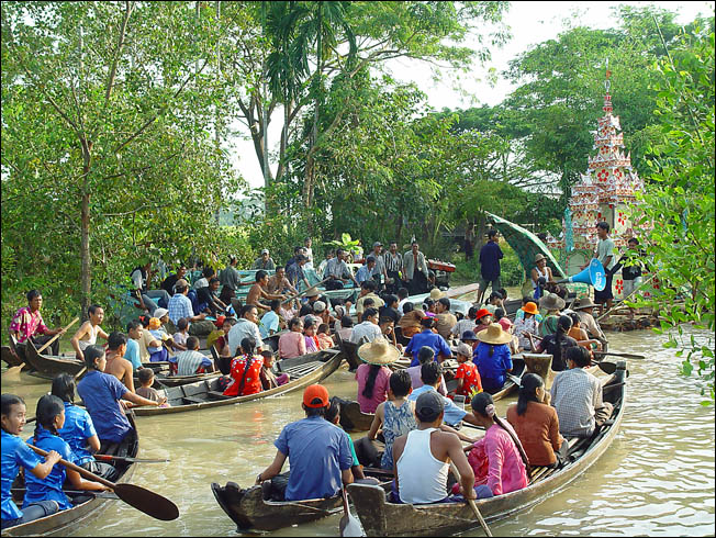 pirogue pour le festival des lumières en birmanie