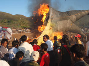 ballon en feu au décollage