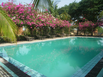 piscine thanzin garden bagan myanmar